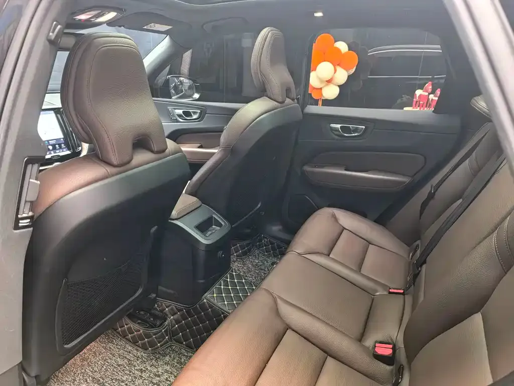Volvo XC60 PHEV 2021 из CN, фото 5