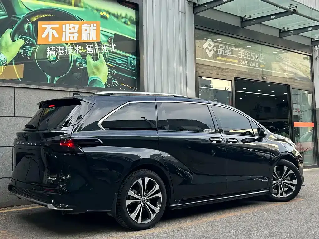 Toyota Granvia — фото 10
