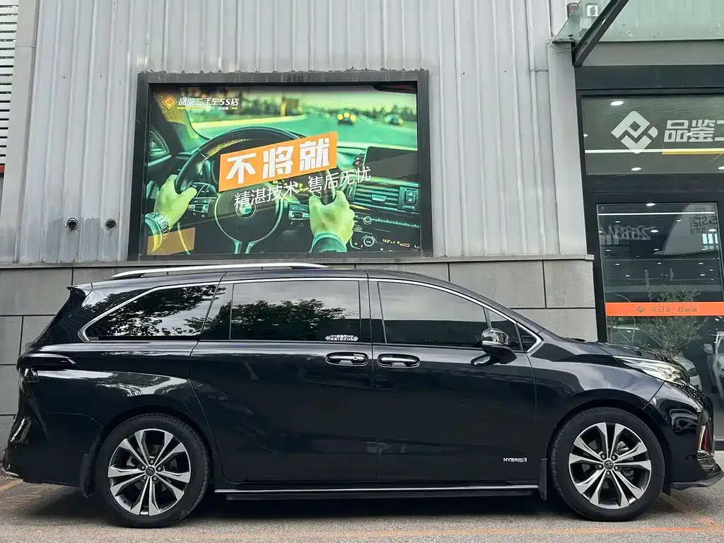 Toyota Granvia — фото 4