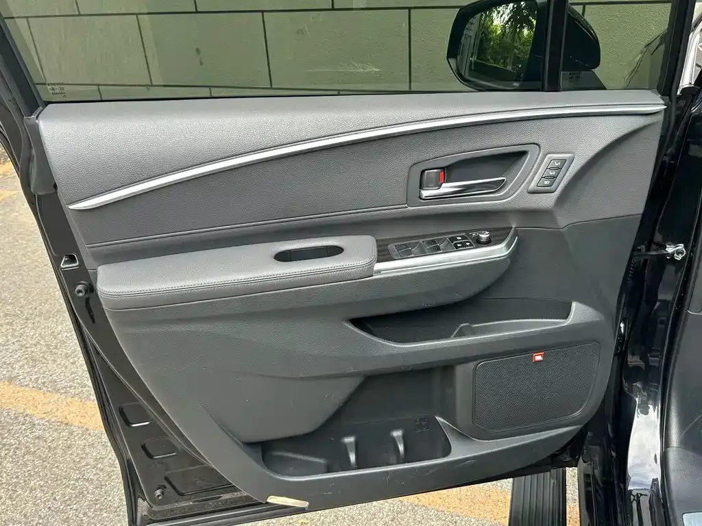Toyota Granvia — фото 5