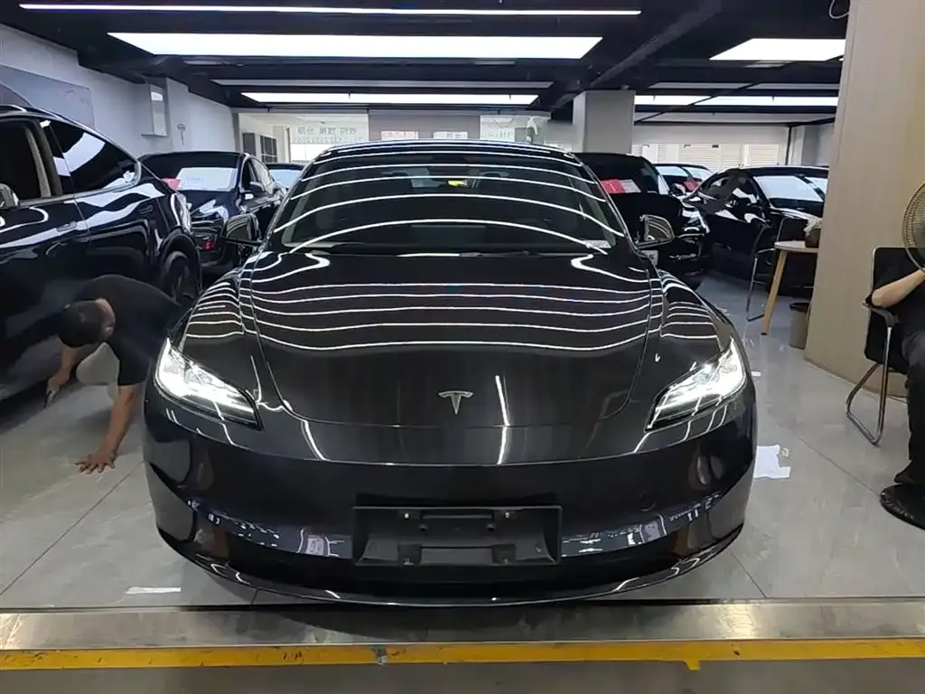 Tesla Model 3 — фото 10