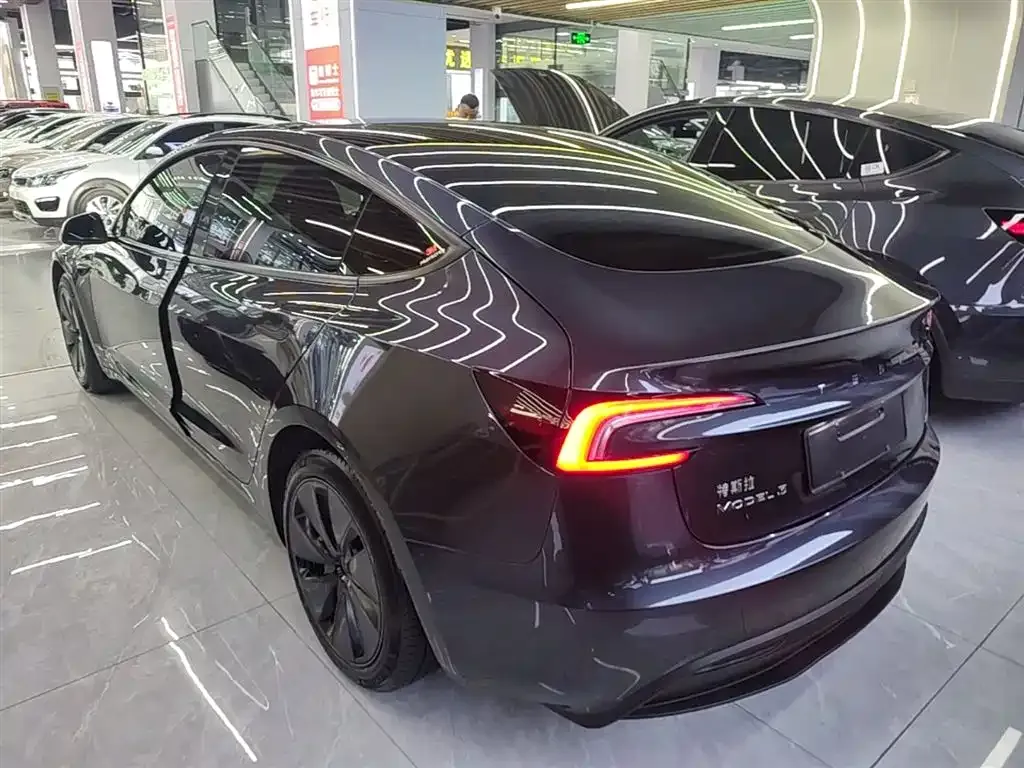 Tesla Model 3 — фото 6