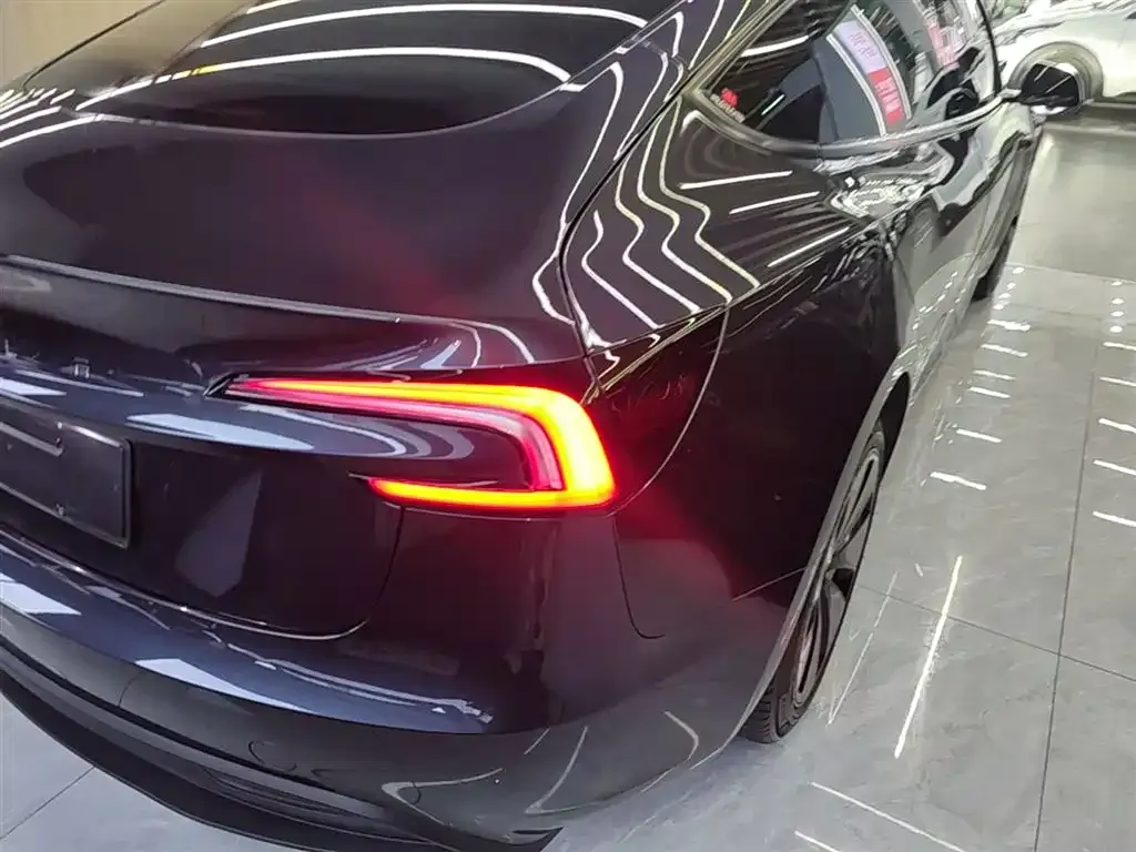Tesla Model 3 — фото 4