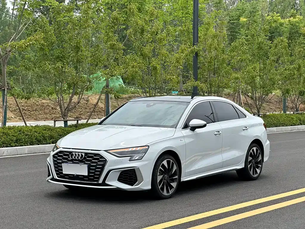 Audi A3 — фото 1