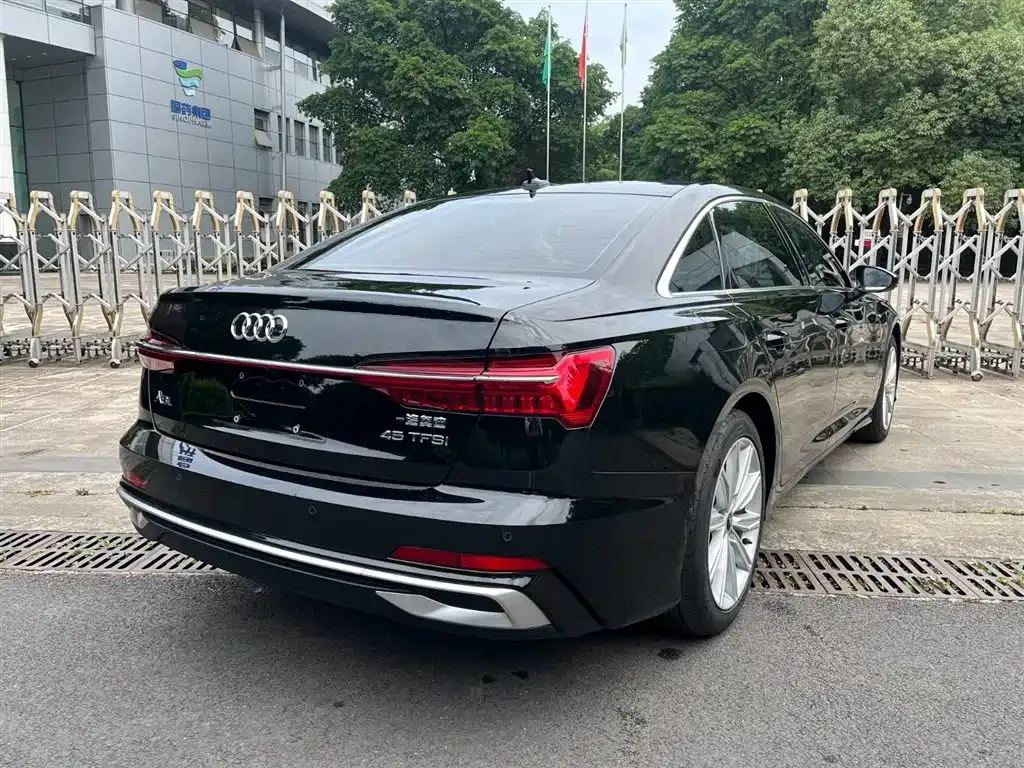 Audi A6L — фото 5