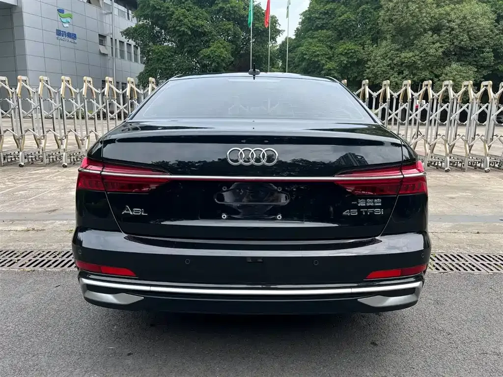 Audi A6L — фото 10