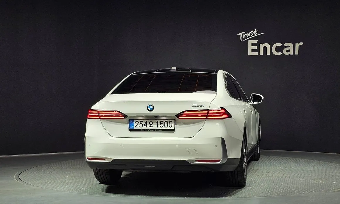BMW 5-Series 2025 из KR, фото 3