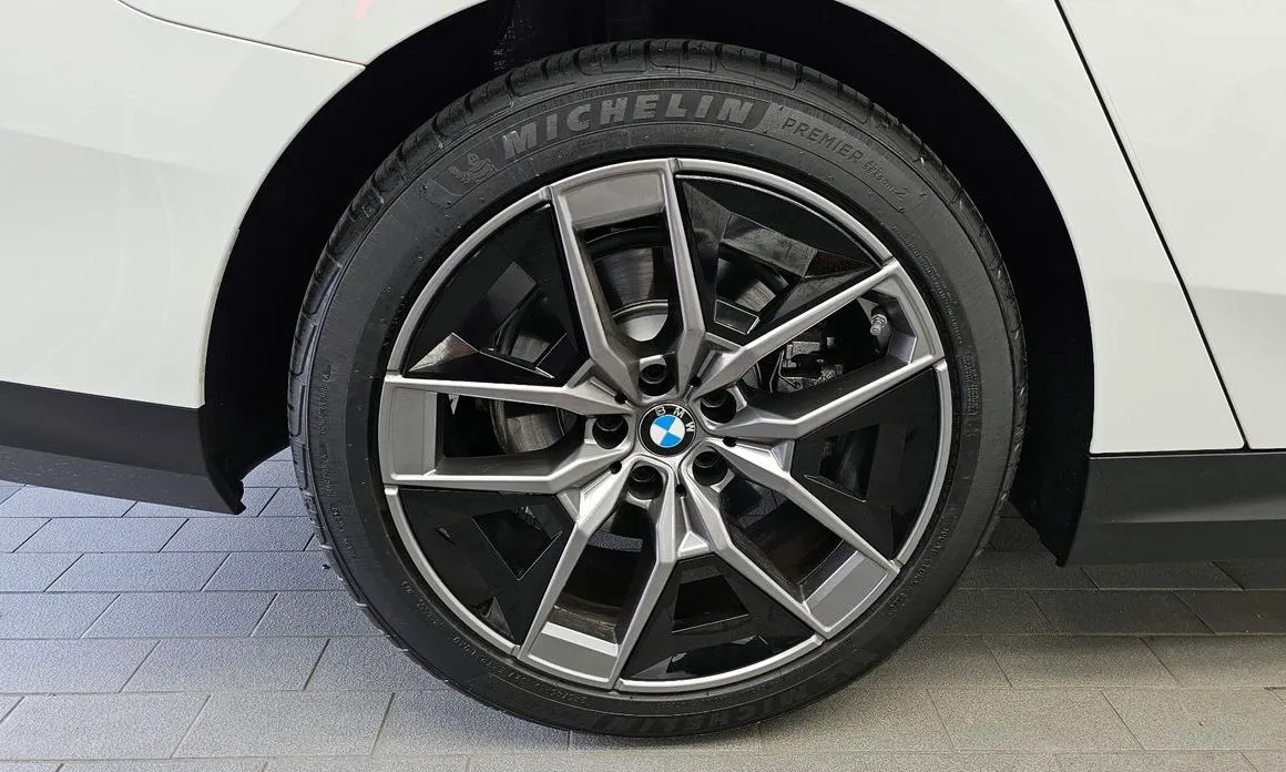 BMW 5-Series 2025 из KR, фото 5