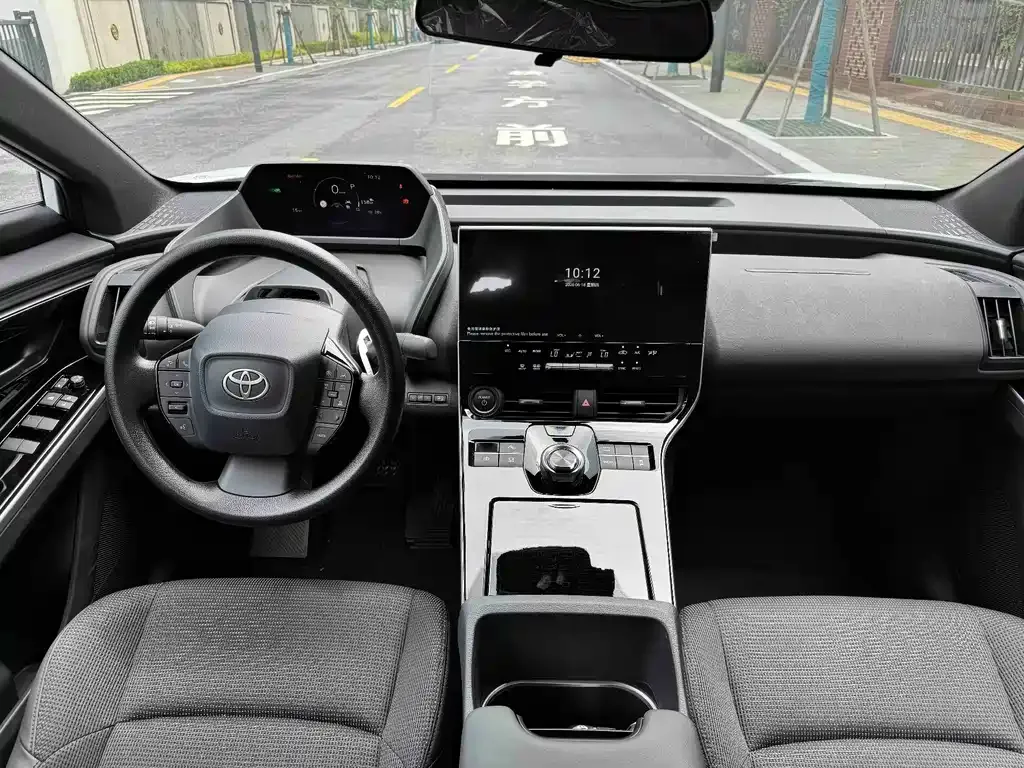 Toyota Platinum 4X 2026 из CN, фото 8