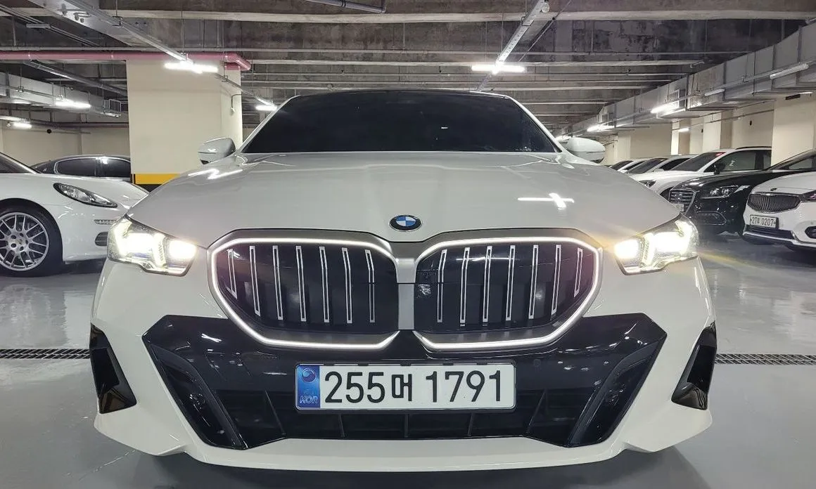 BMW 5-Series 2025 из KR, фото 10