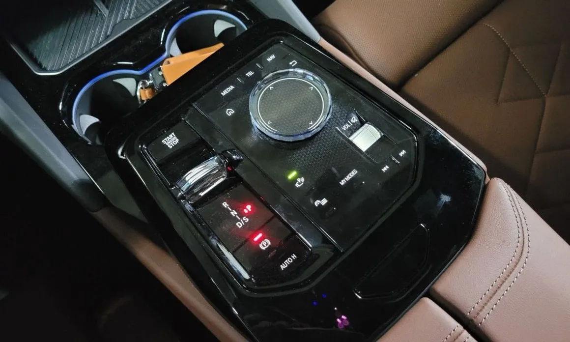 BMW 5-Series 2025 из KR, фото 4