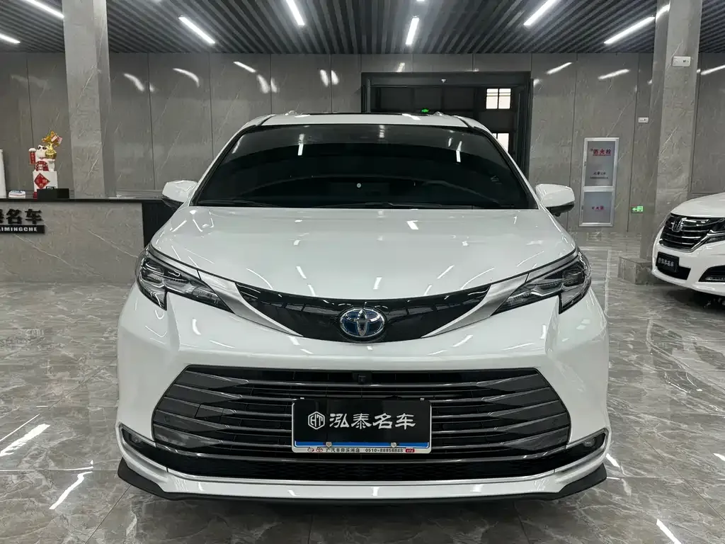 Toyota Sienna — фото 10