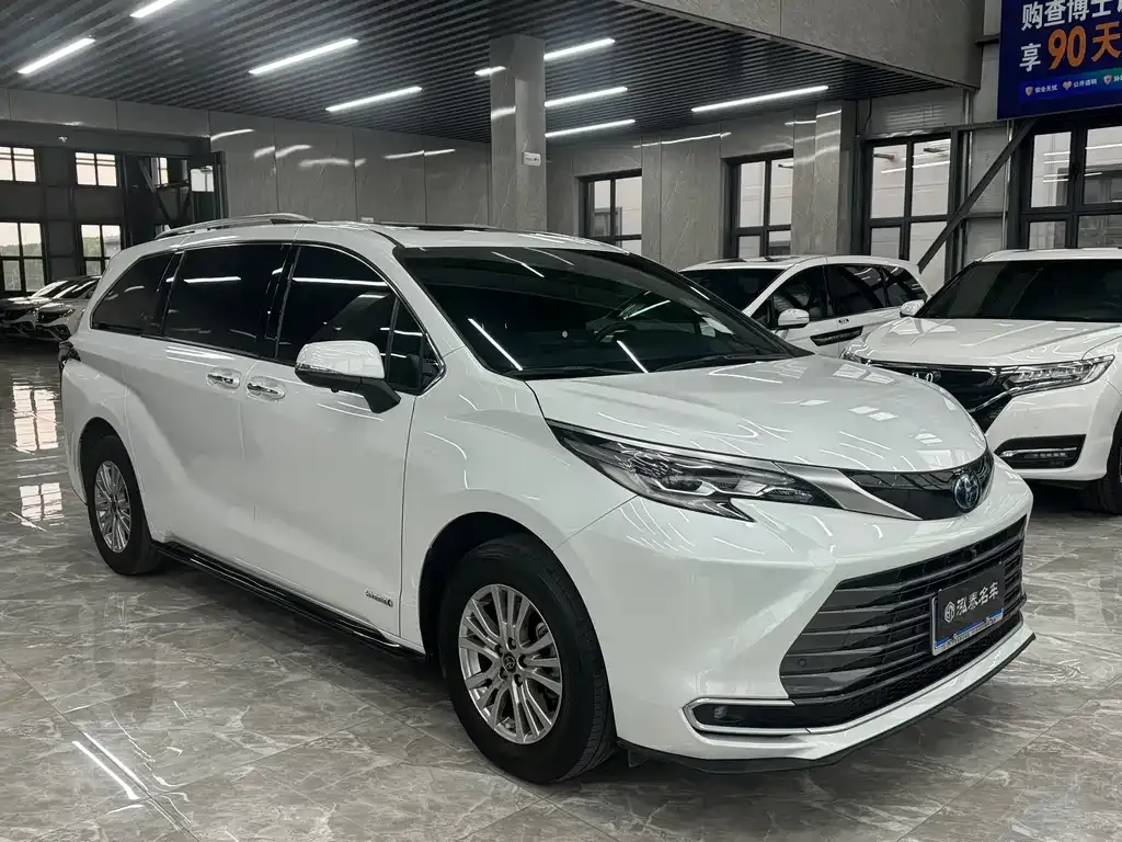 Toyota Sienna — фото 8