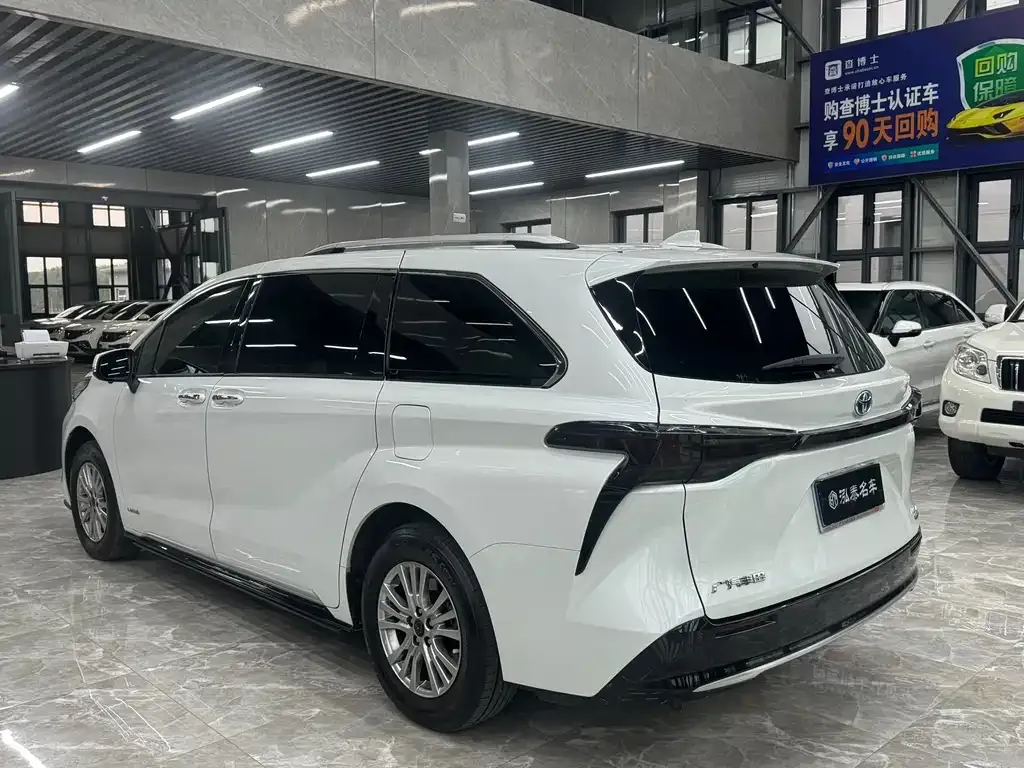 Toyota Sienna — фото 4