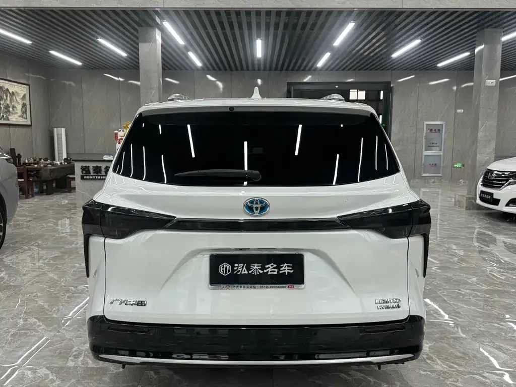 Toyota Sienna — фото 2