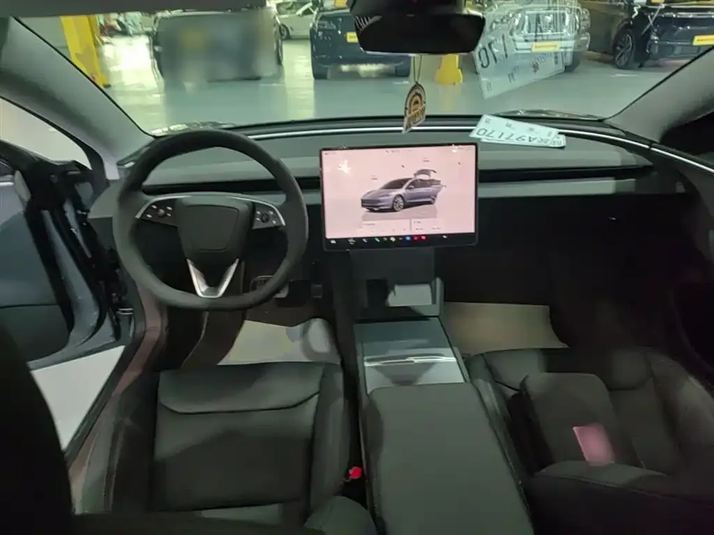 Tesla Model 3 — фото 2