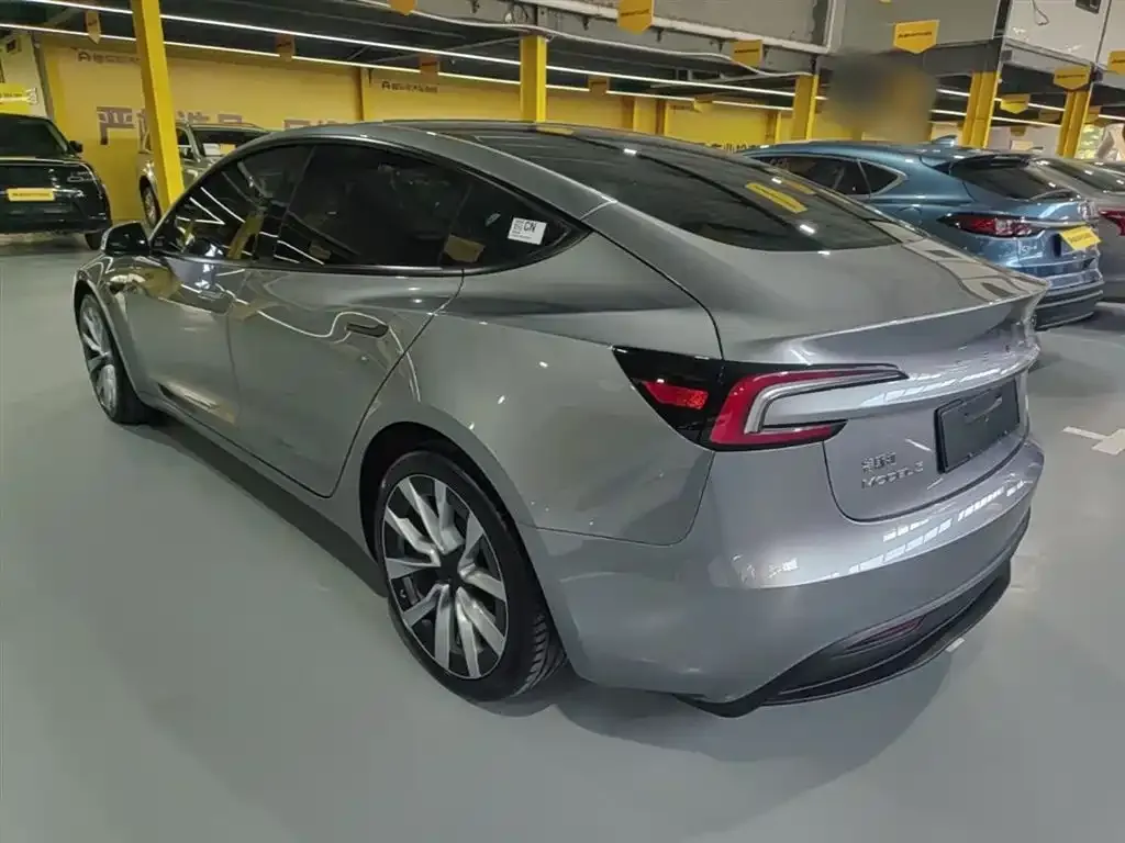 Tesla Model 3 — фото 10