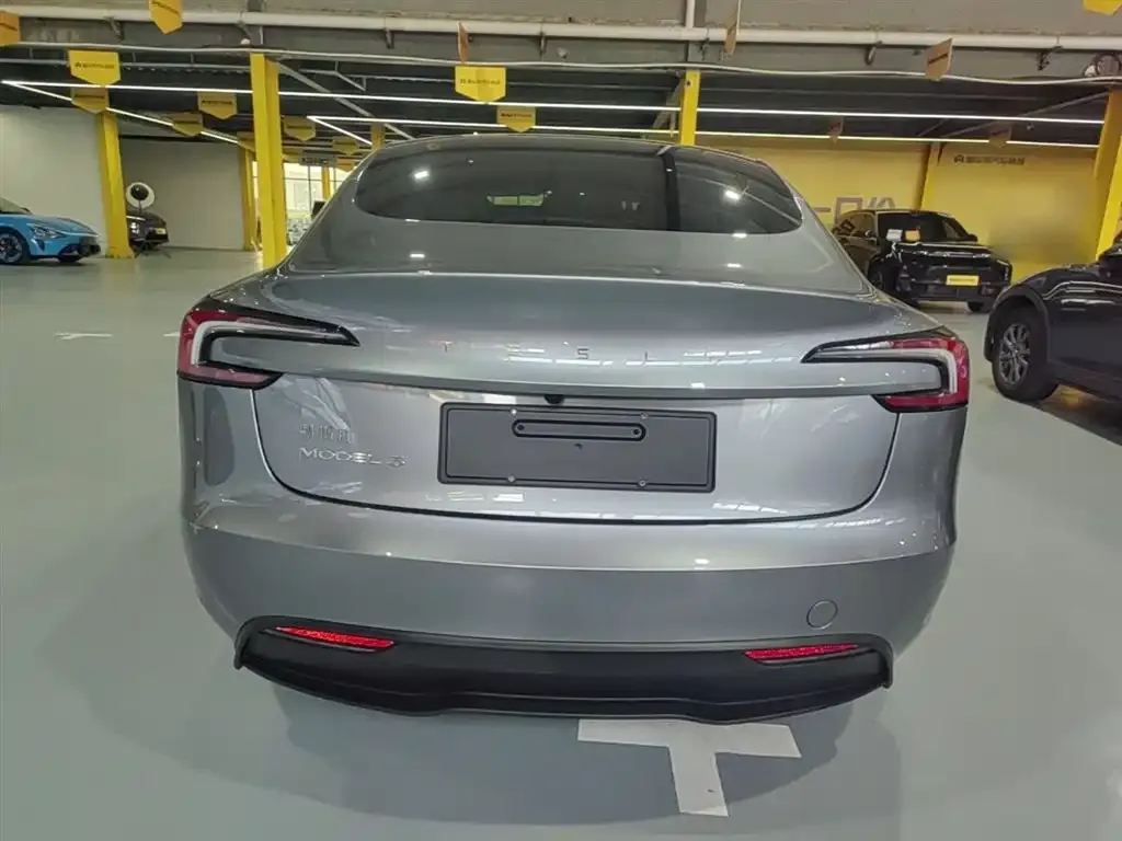 Tesla Model 3 — фото 4