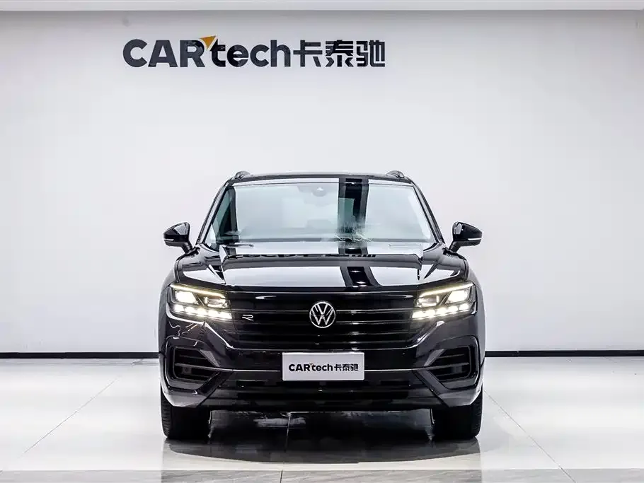Volkswagen Touareg — фото 1