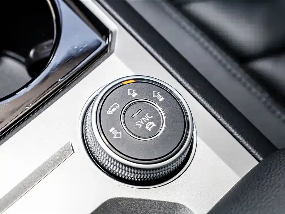 Volkswagen Touareg — фото 8