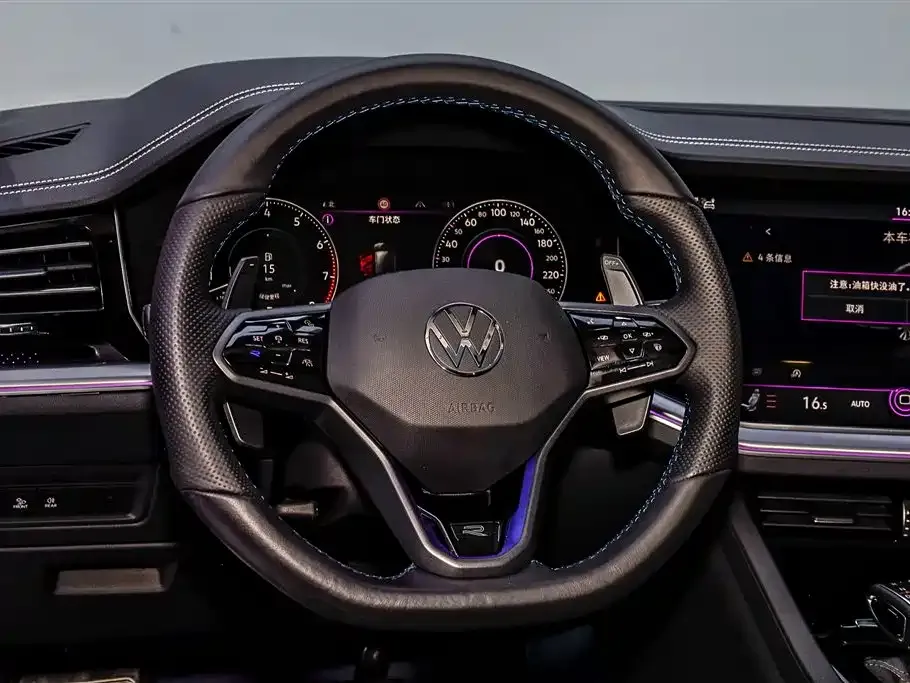 Volkswagen Touareg — фото 10