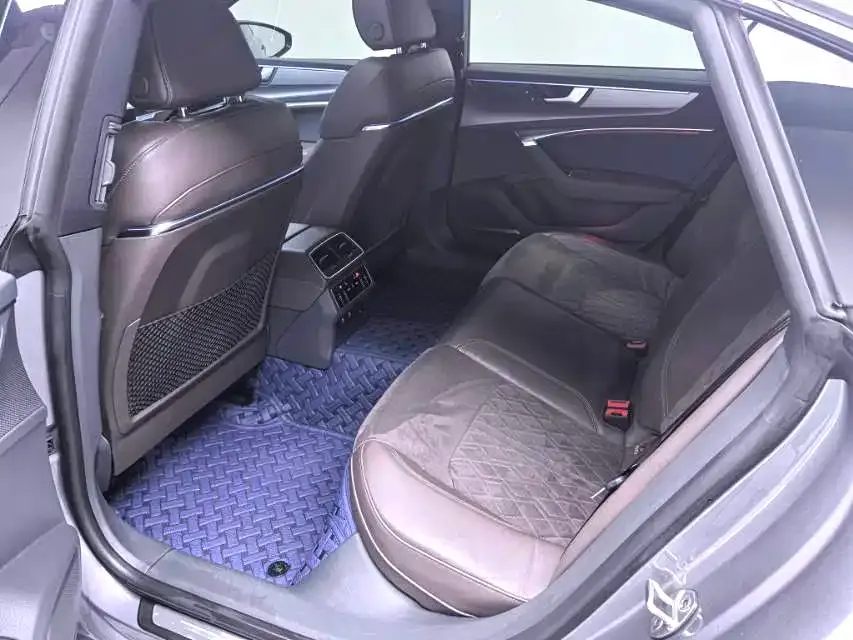 Audi A7L 2022 из CN, фото 9