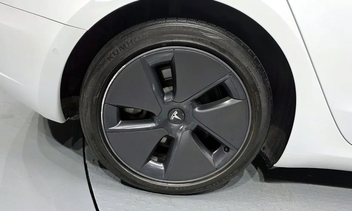 Tesla Model 3 2021 из KR, фото 3