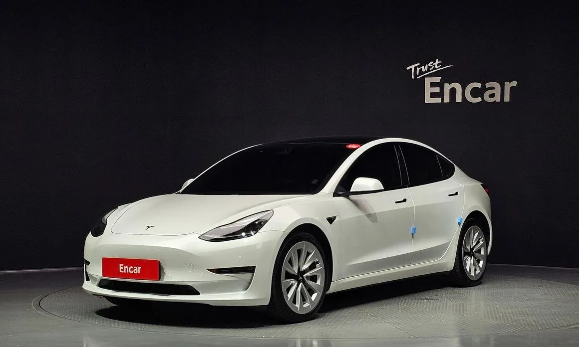 Tesla Model 3 — фото 1