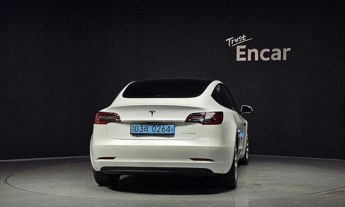 Tesla Model 3 — фото 10