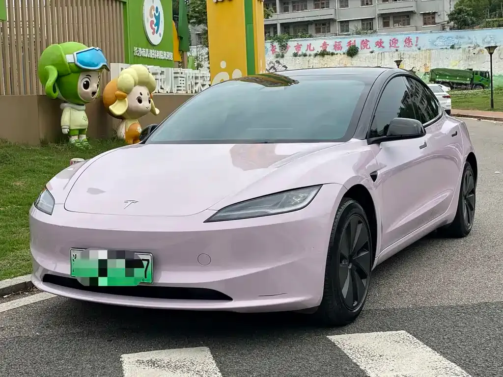 Tesla Model 3 — фото 1