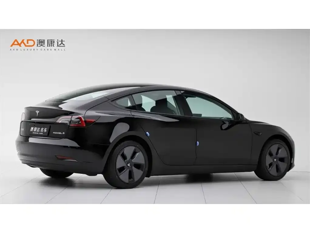Tesla Model 3 — фото 10