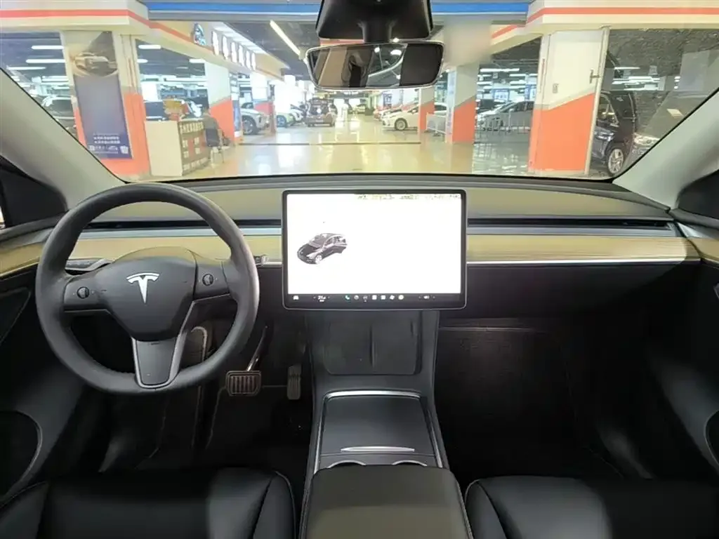 Tesla Model Y — фото 4