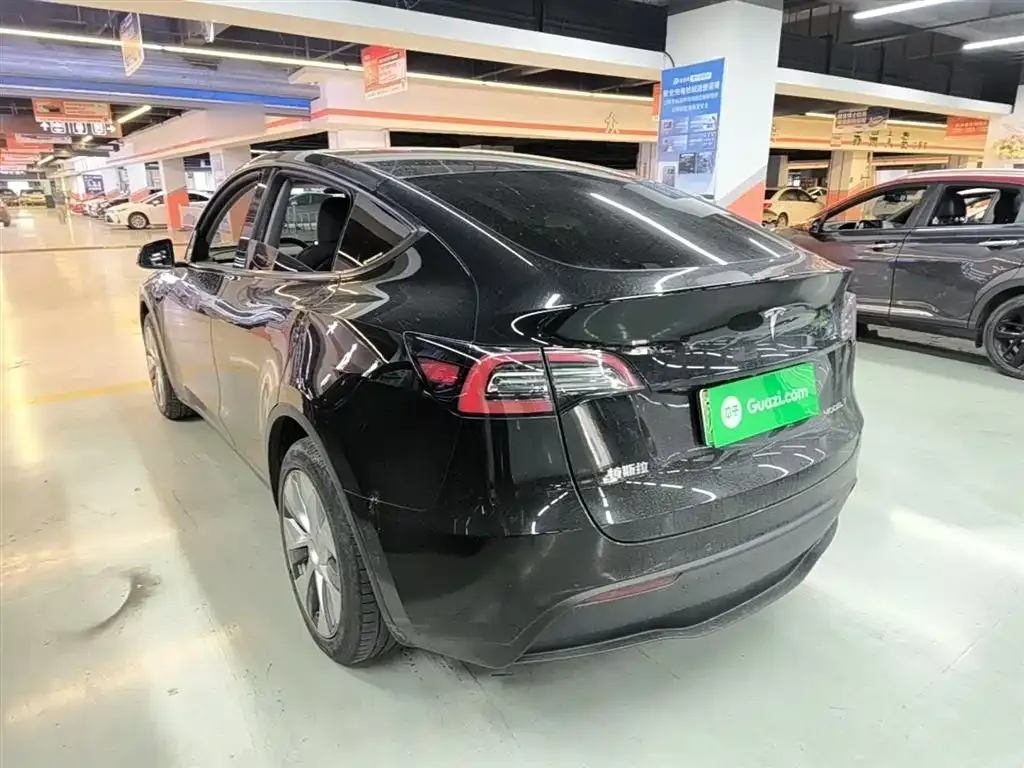 Tesla Model Y — фото 8