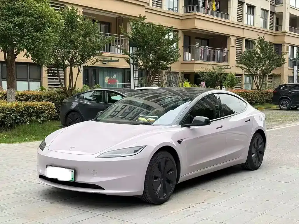 Tesla Model 3 — фото 1