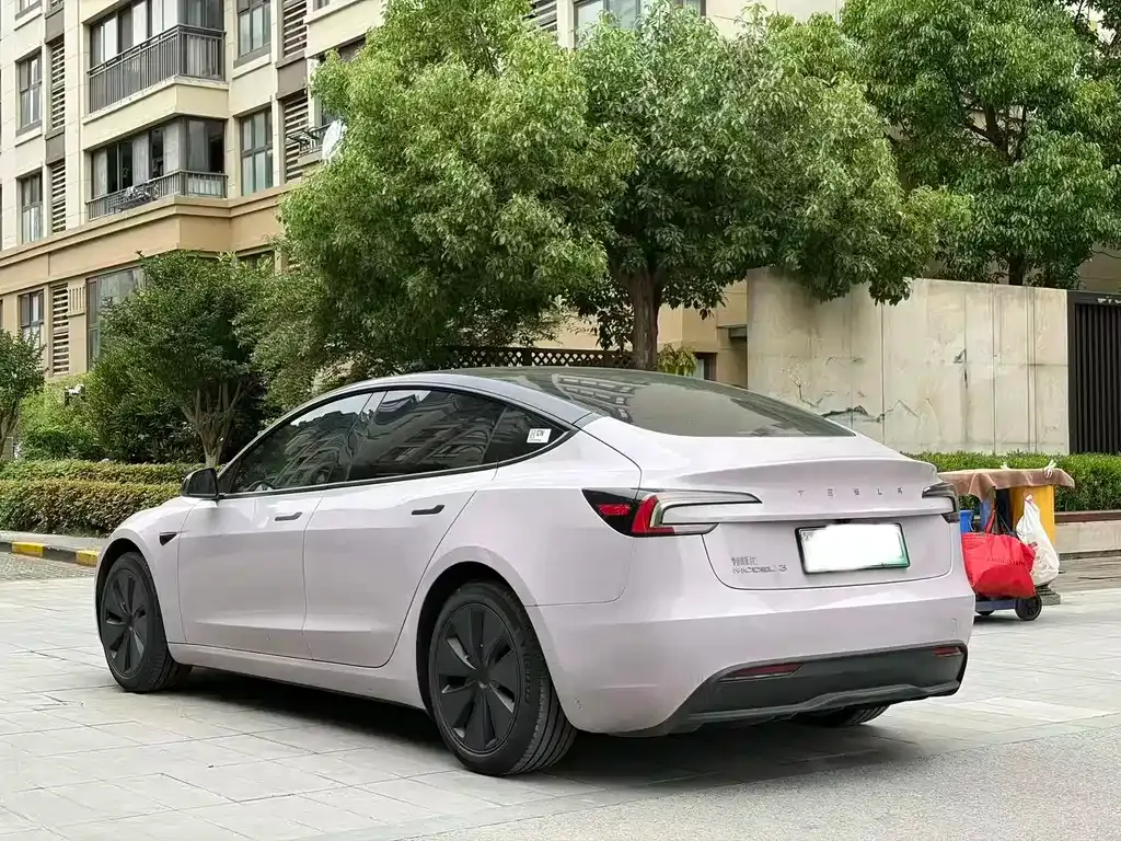 Tesla Model 3 — фото 9