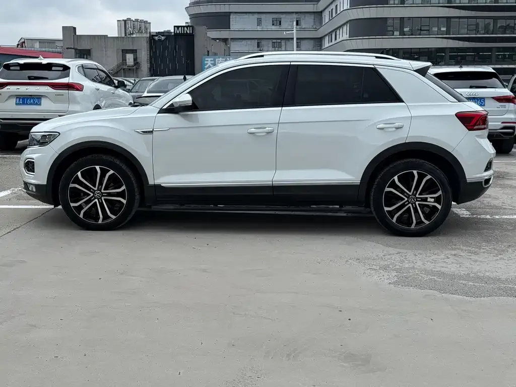 Volkswagen T-Roc — фото 5