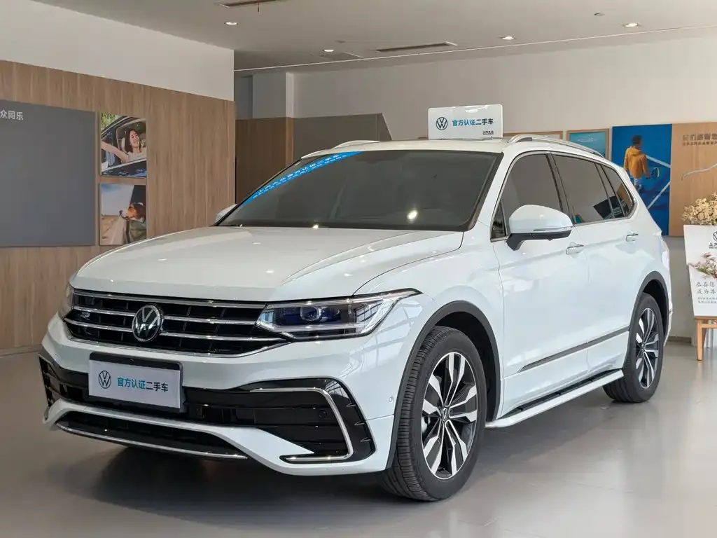 Volkswagen Tiguan L — фото 1