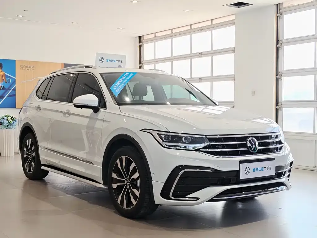 Volkswagen Tiguan L — фото 6
