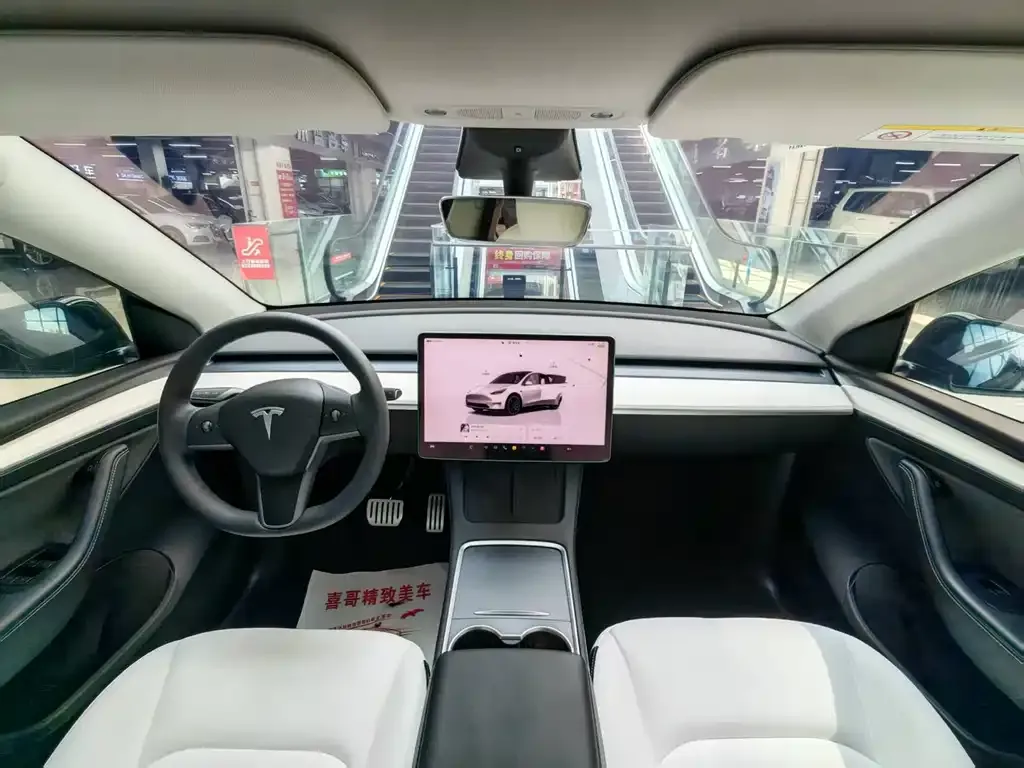 Tesla Model Y — фото 4