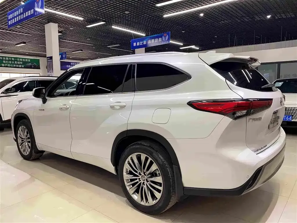 Toyota Highlander — фото 4