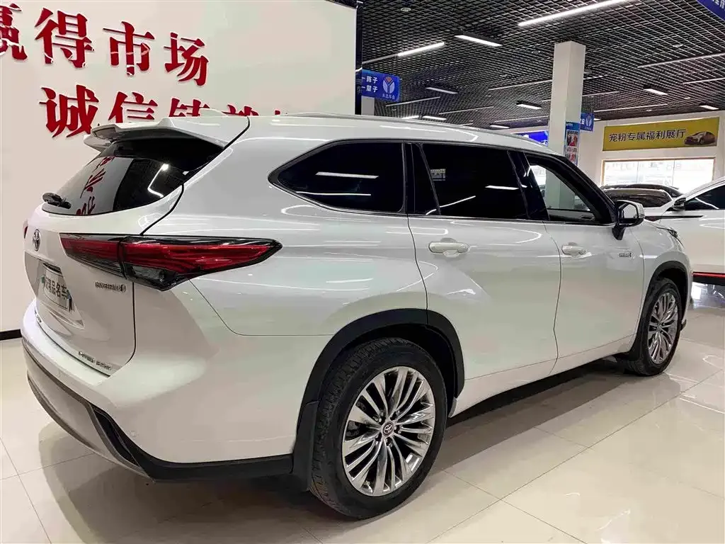 Toyota Highlander — фото 2