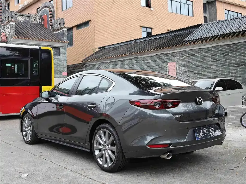 Mazda 3 Axela — фото 9