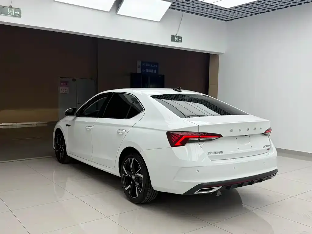 Skoda Octavia — фото 10