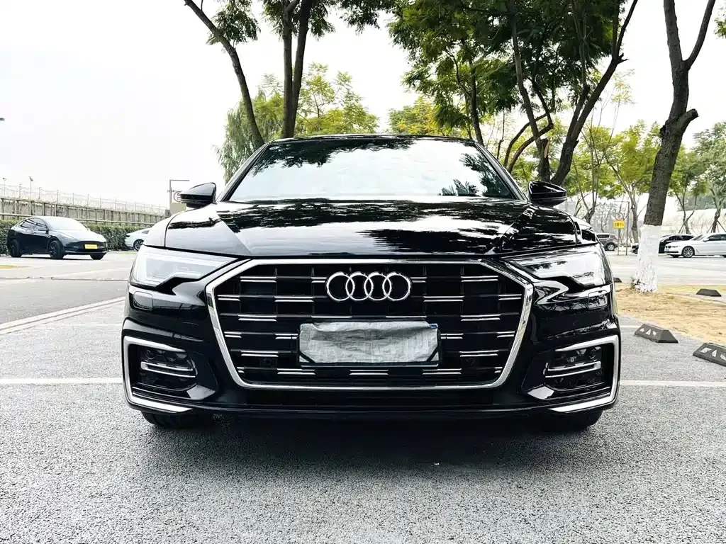 Audi A6L — фото 1
