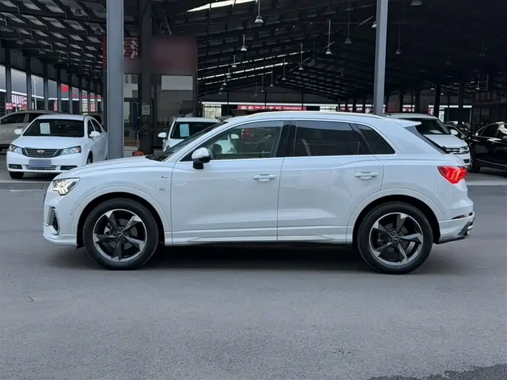 Audi Q3 — фото 10