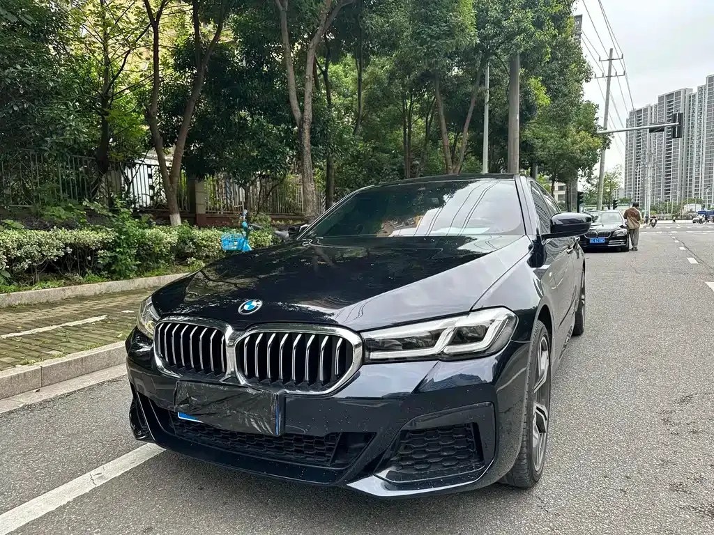 BMW 5 Series — фото 1