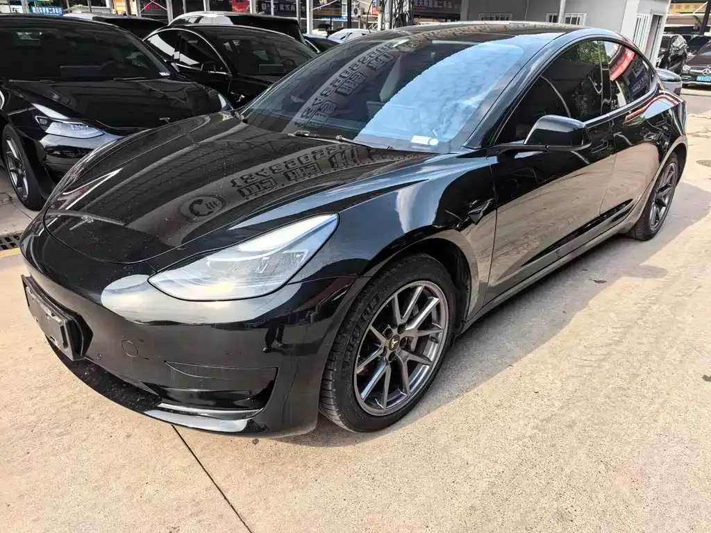 Tesla Model 3 — фото 10