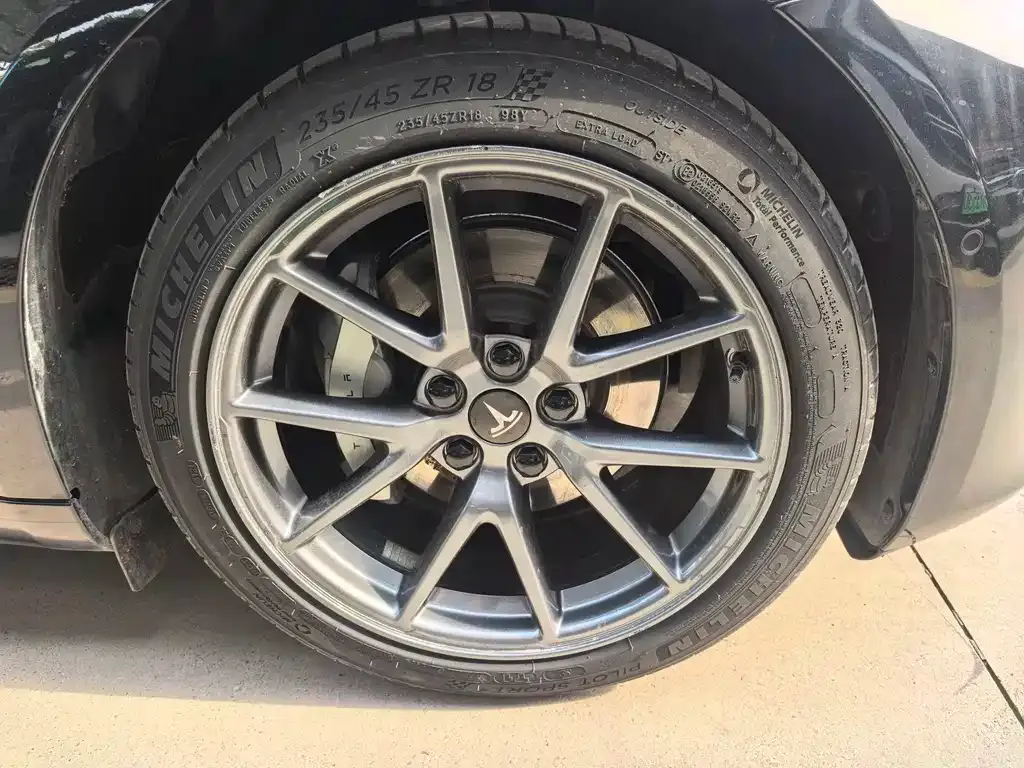 Tesla Model 3 — фото 4