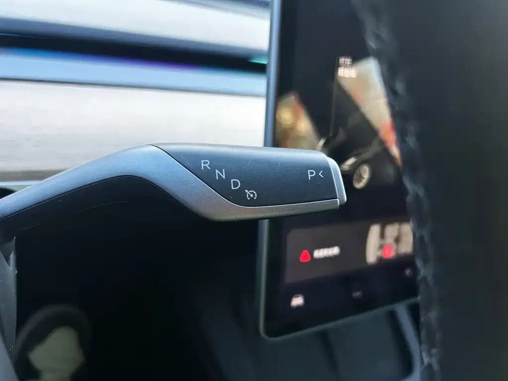 Tesla Model 3 — фото 3
