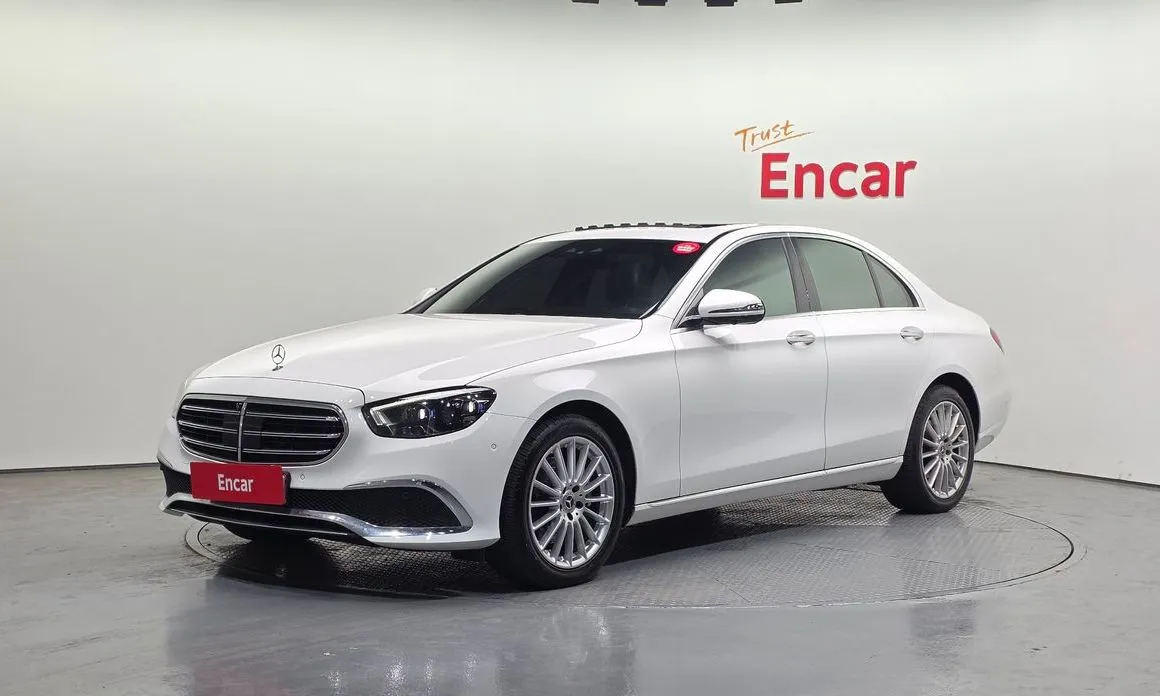 Mercedes-Benz E-Class — фото 1